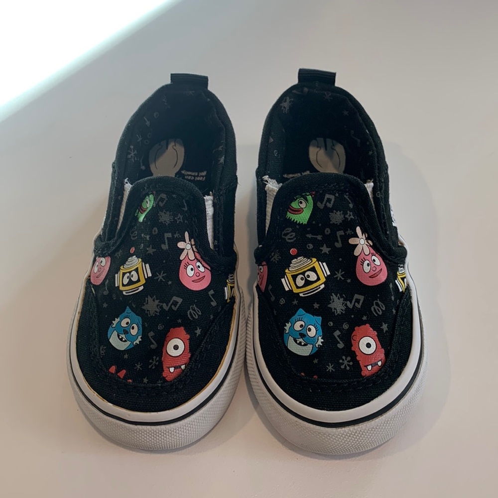 Yo Gabba Gabba! Baby Vans. Size 5